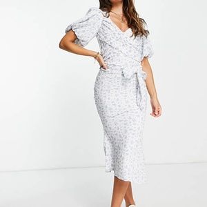 NWT ASOS DESIGN puff sleeve wrap front midi dress with tie back in ditsy print